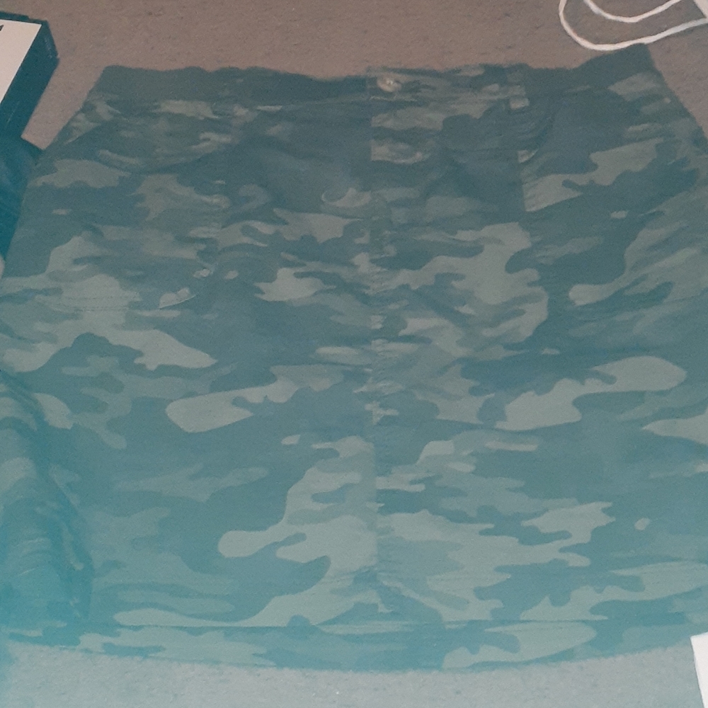 Mid skirt color camo